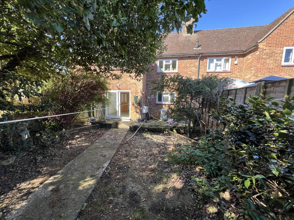 79 Kingsbury Drive, Old Windsor, Windsor, Berkshire SL4 2NH photo 3