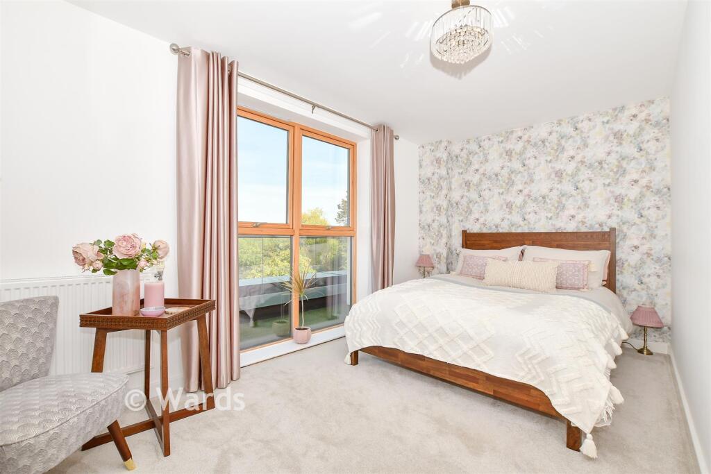 Apartment in Tonbridge and Malling, Brook Street - View 2