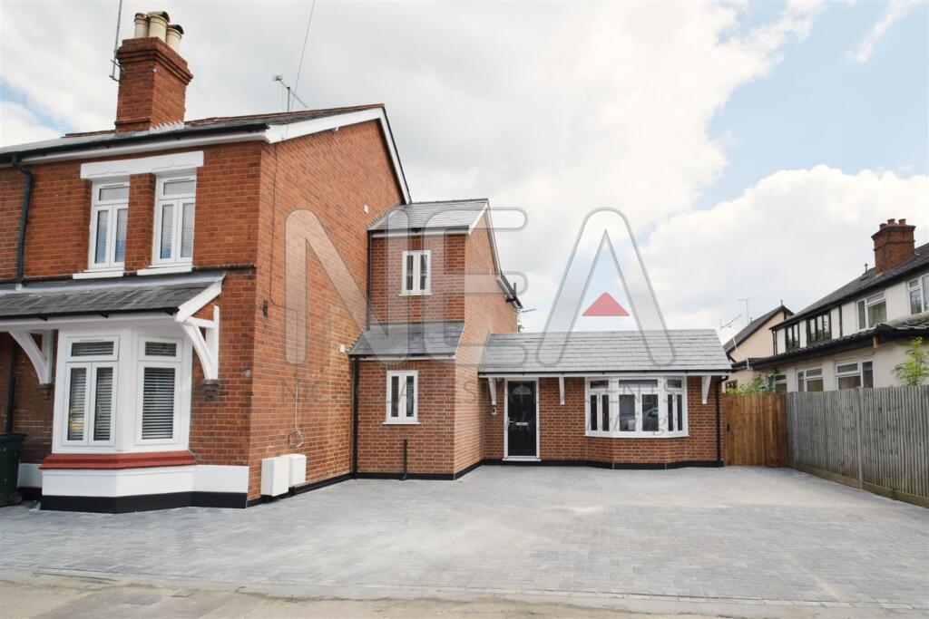 St. Johns Road, Caversham, Reading
