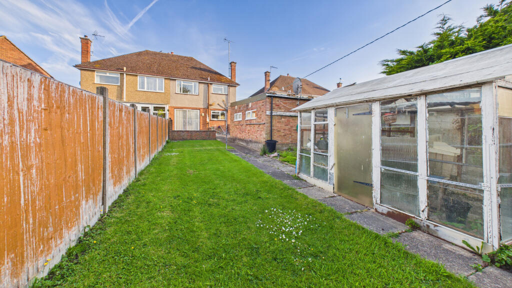 Gowers Field, Aylesbury, Buckinghamshire photo 3