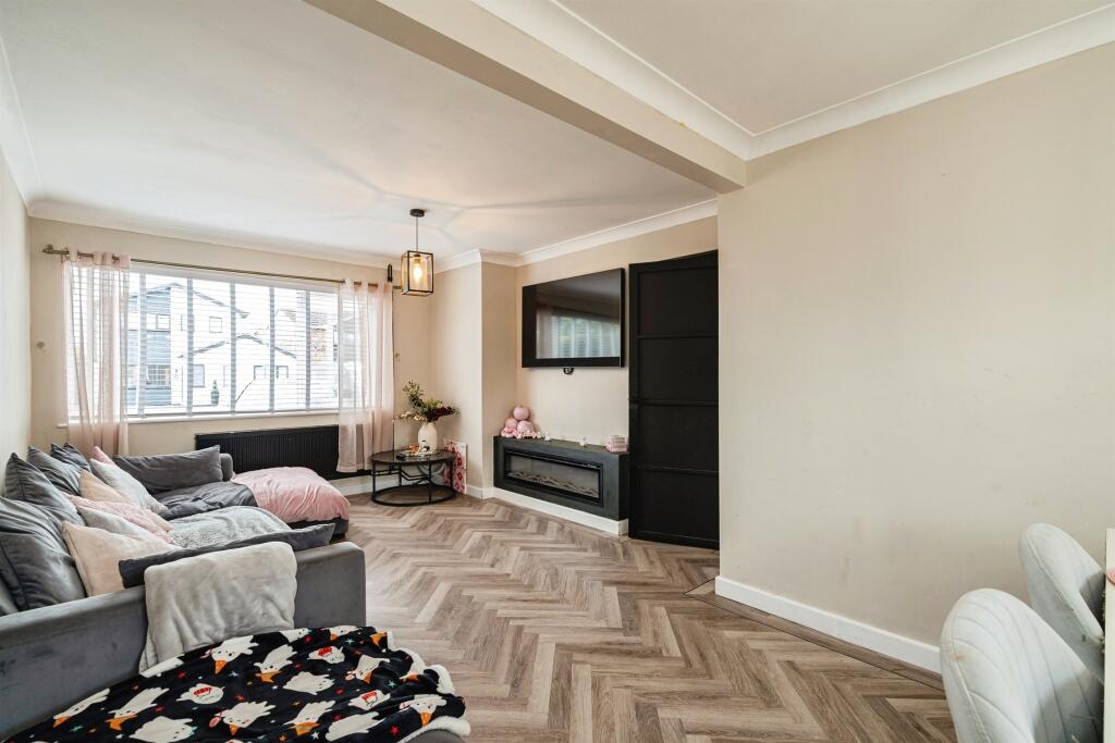 Wagtail Close, Bradwell, Great Yarmouth photo 4