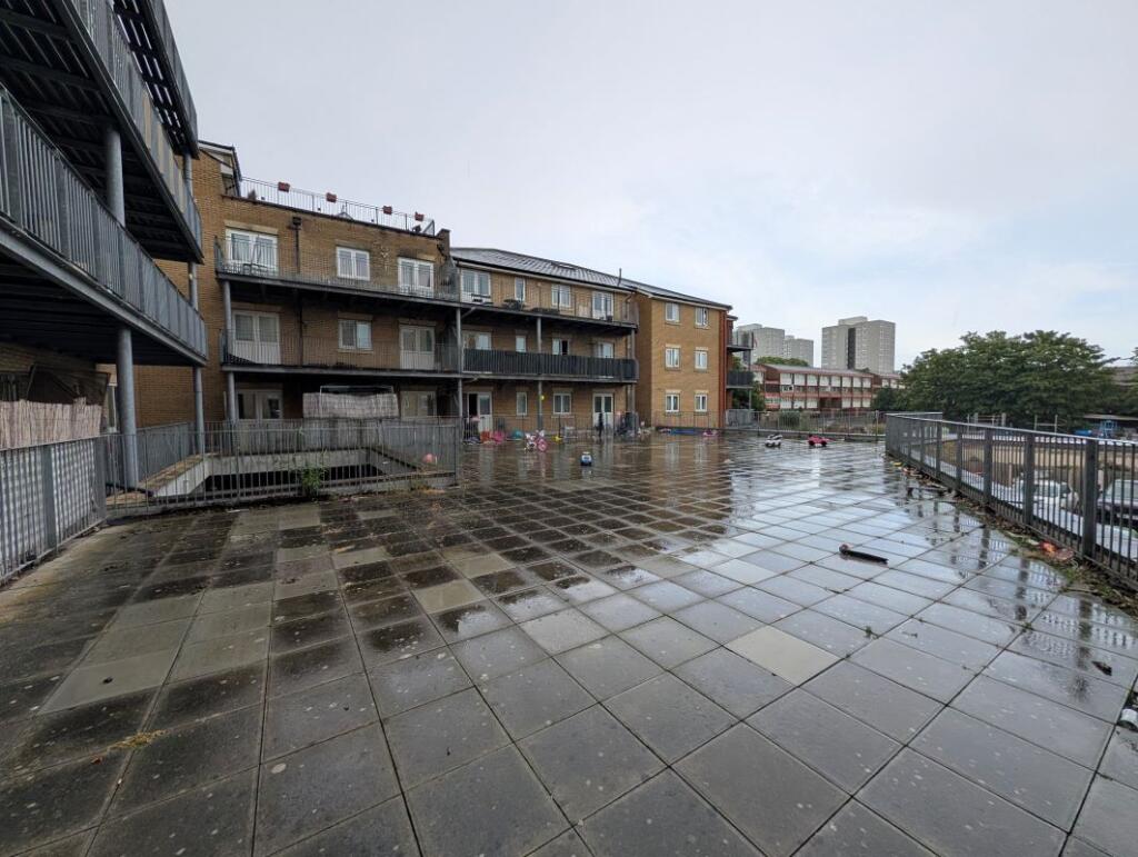 Main image of property: 48 Meridian Court, Thames Road, Grays, Essex, RM17 6JT