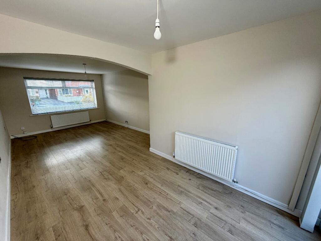Berkshire Drive, Woolston, Warrington photo 4