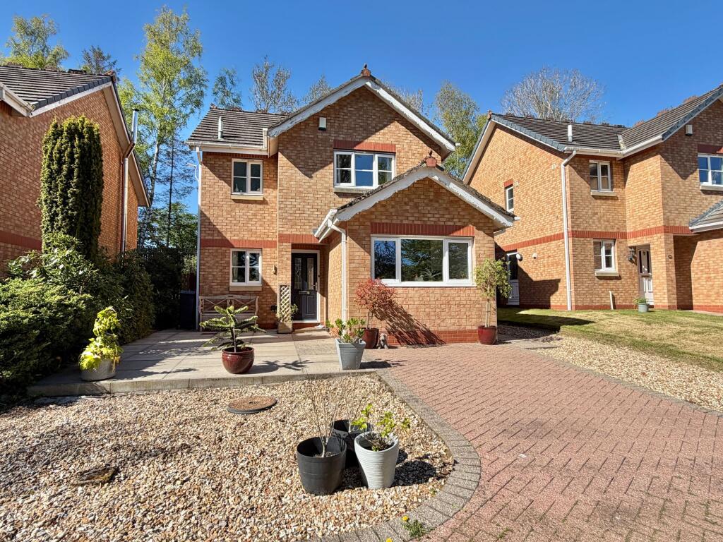 Main image of property: Howard Gardens, Brampton, CA8