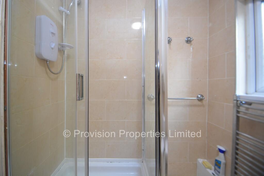 8 bedroom terraced house for rent
