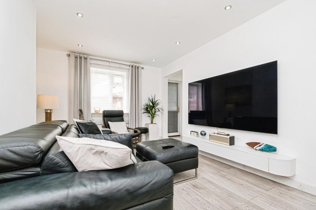 House in Ilford - More