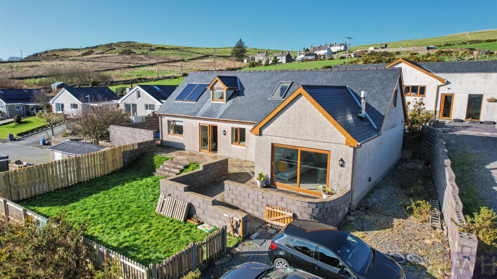 Main image of property: Bryn Eithin, Llithfaen