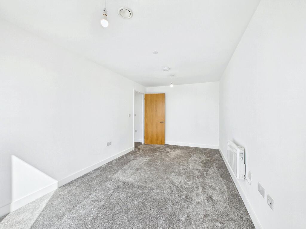 Apartment in Worcester, Worcestershire - View 5