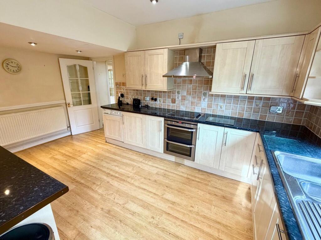 House in Swindon, Woodshaw, Royal Wootton Bassett - View 4