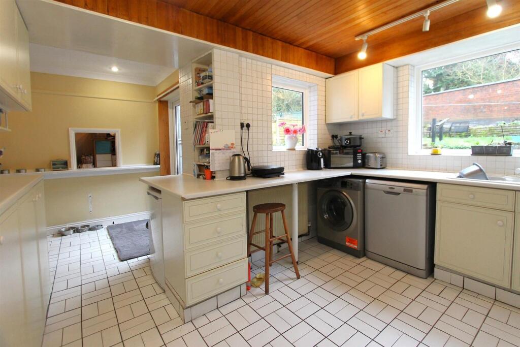 Castle Grove, Oldswinford, Stourbridge photo 4