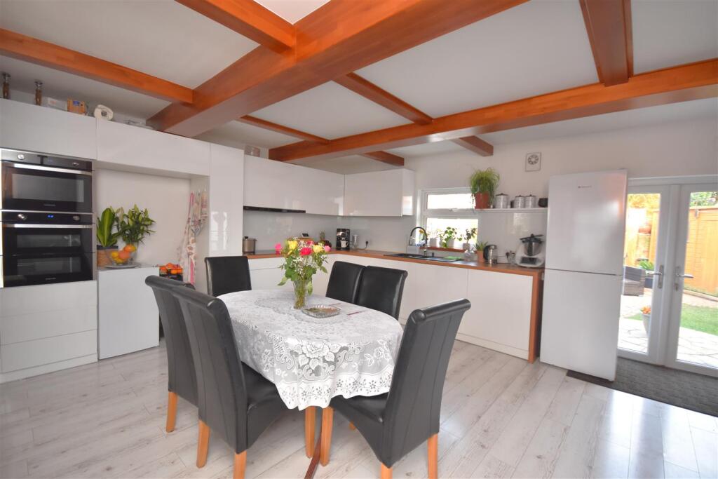 Smithy Close, Ness, Neston photo 3