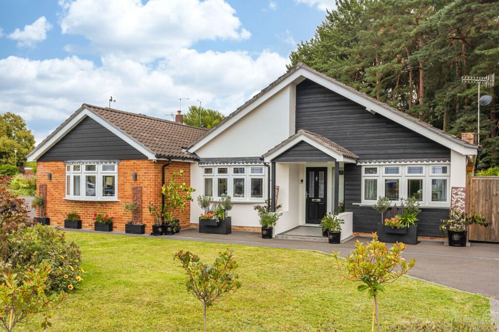 Main image of property: Knowle Drive, Copthorne, RH10
