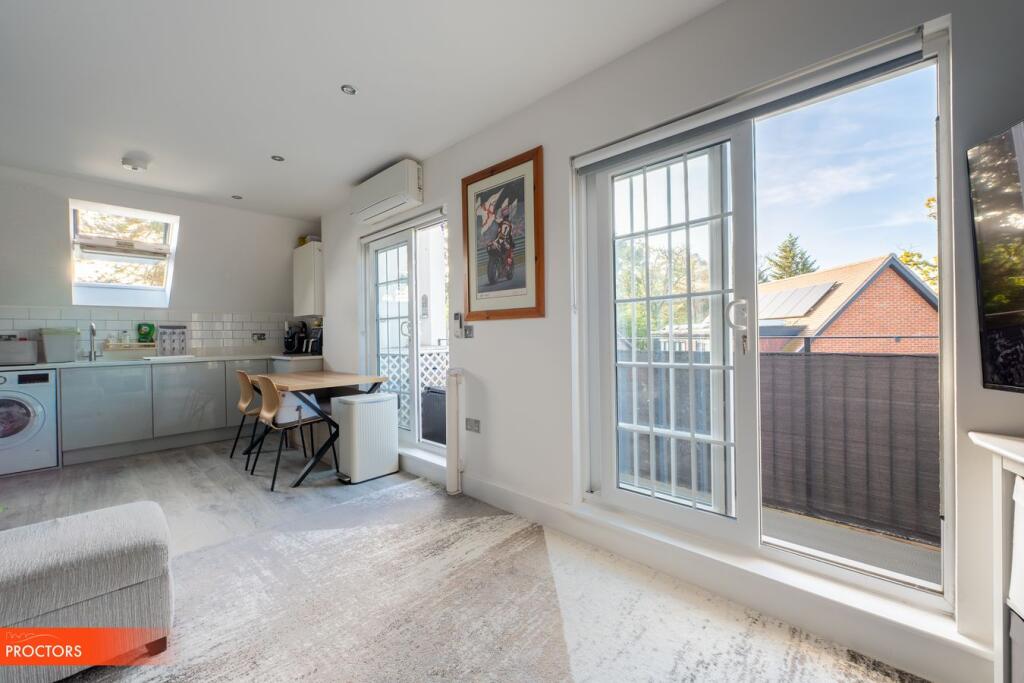 Apartment in London, Shirley - View 5