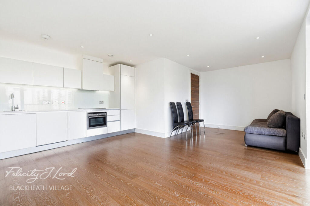 1-bed flat on Tizzard Grove, London SE3, £325,000