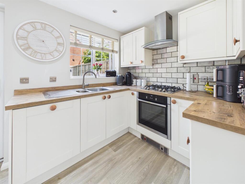 House in Gloucester, Quedgeley - More