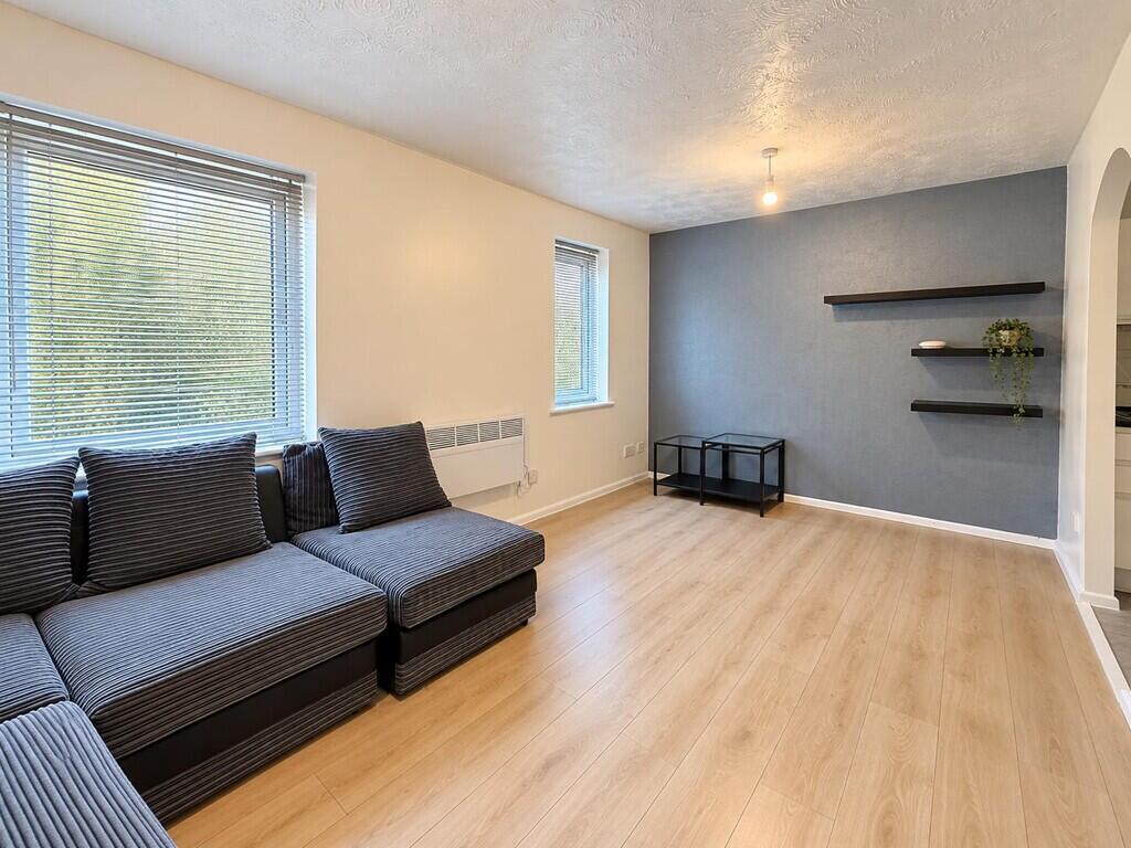 Apartment in Harrow - View 3