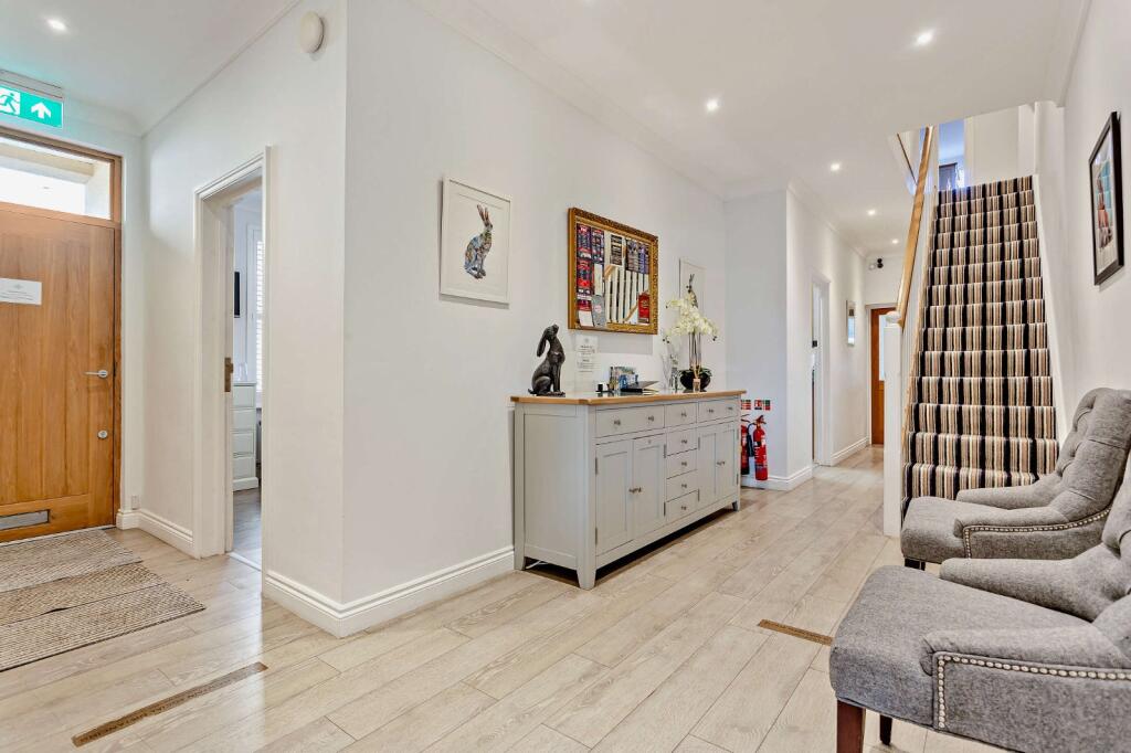 Victoria Road, Cirencester, Gloucestershire, GL7 photo 3