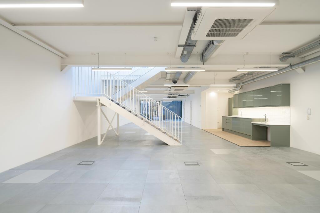 MC3993-9473-HR.jpg