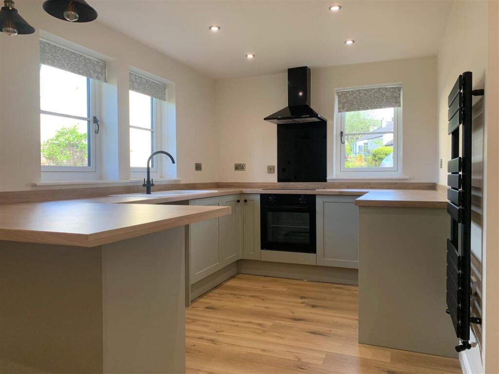 Additional image 9 of Warren Fold, Hurst Green