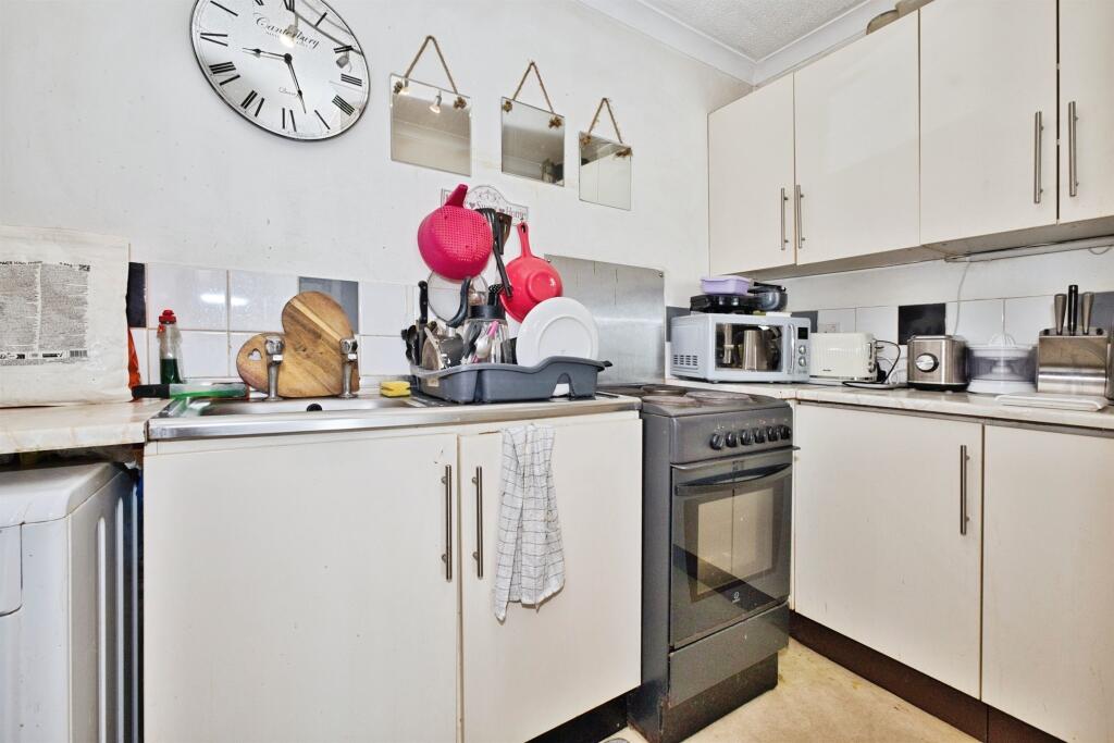 Apartment in Yeovil, Somerset - View 4