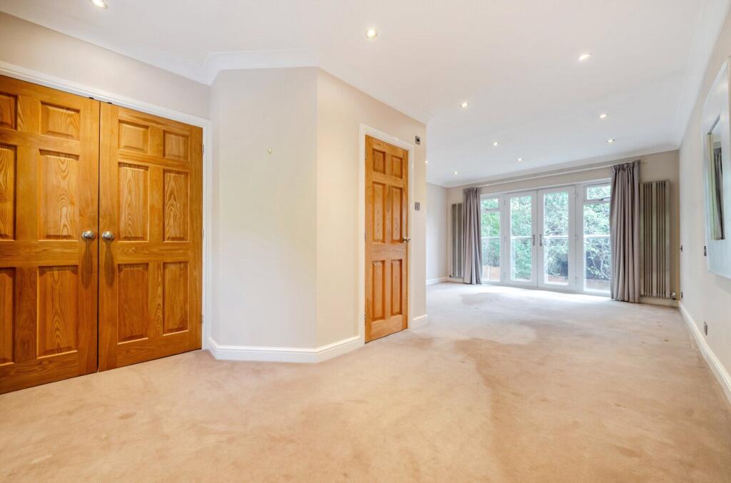 House in Surrey Heath, Camberley - More