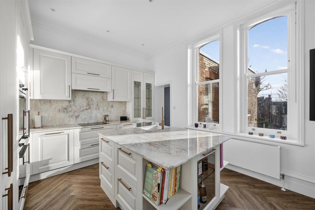 Apartment in London - View 5