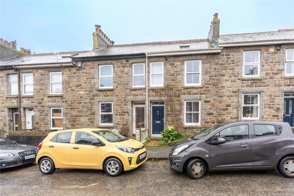 2 bedroom terraced house in Heamoor, no chain, great location, attic room