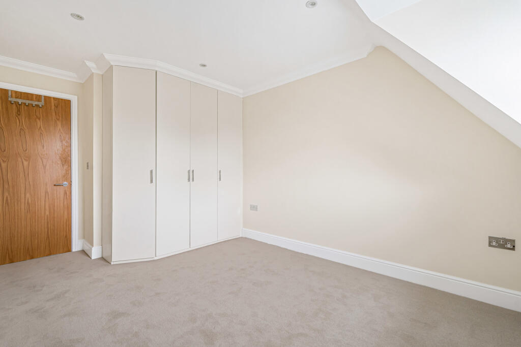 Apartment in Runnymede, Englefield Green - View 4