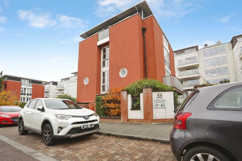 2-bed flat on Watkin Road, Leicester, £140,000