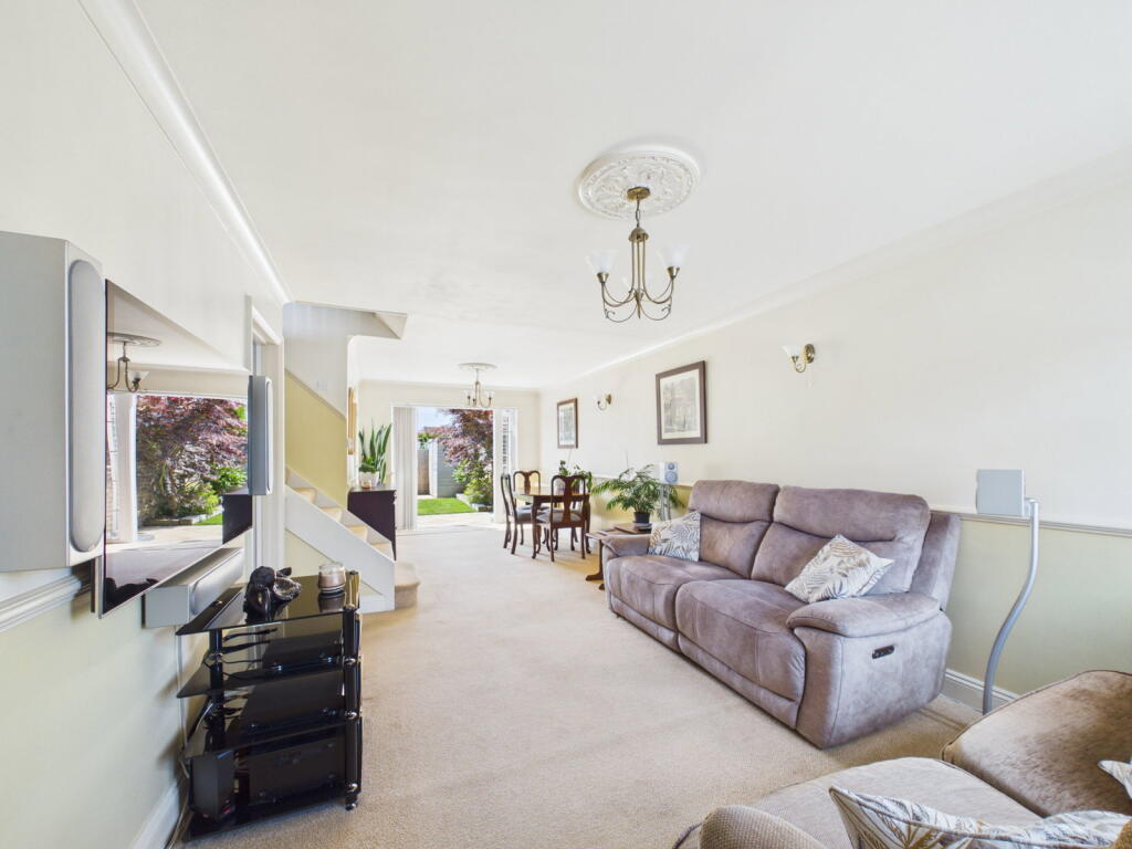 Wheatfield Close, Maidenhead, SL6 photo 3