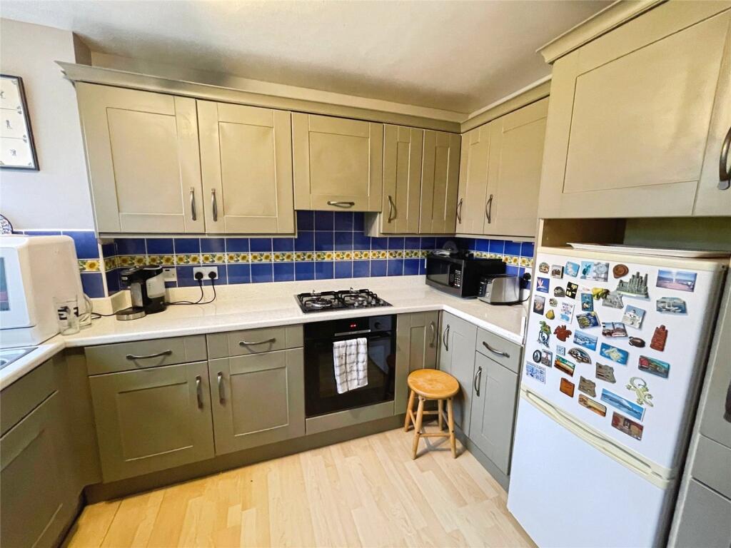 Priory Court, Harlow, Essex, CM18 photo 4