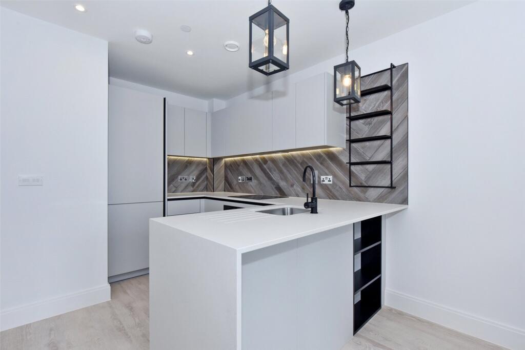 Apartment in Slough - View 4