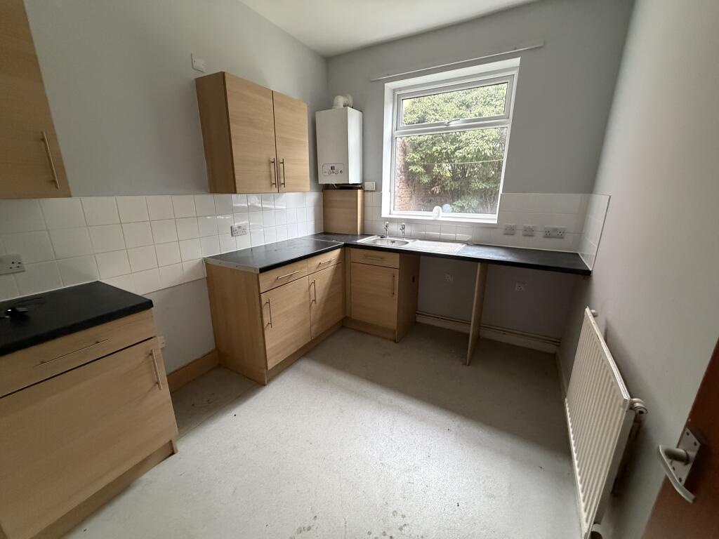 Flat 1, 62 High Street, Macclesfield, Cheshire SK11 8BR photo 3