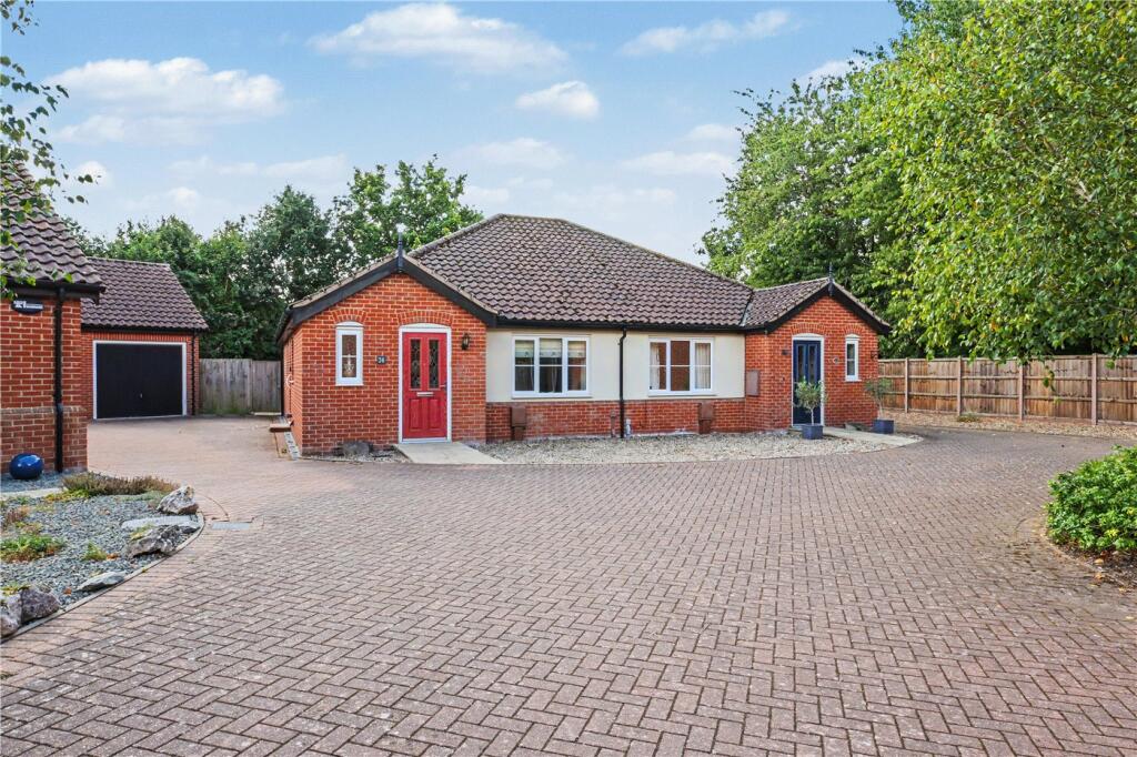 2-bed house on Collingwood Close, Poringland, Norwich, Norfolk, NR14, £325,000
