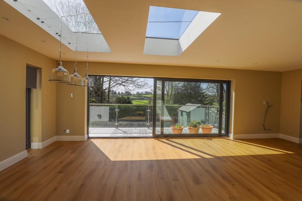 House in Cowbridge, Llanblethian - View 3