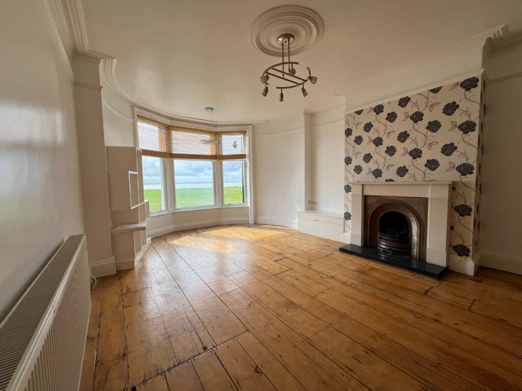 Flat 2, 4A Central Beach  photo 2