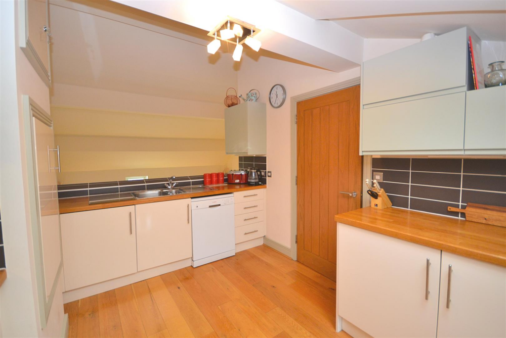 Apartment in Dorchester - More