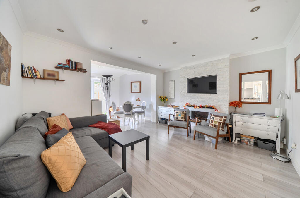 House in Luton - View 3