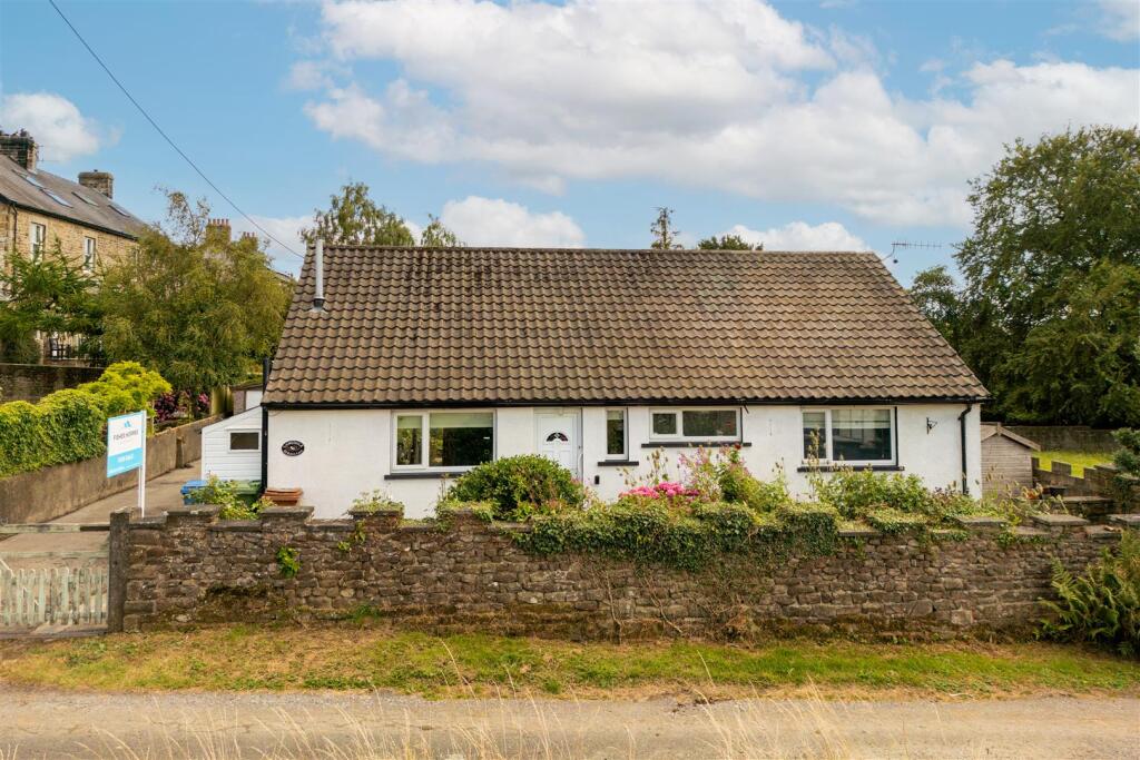 3-bed detached on Langdale, Robin Lane, Bentham, £395,000