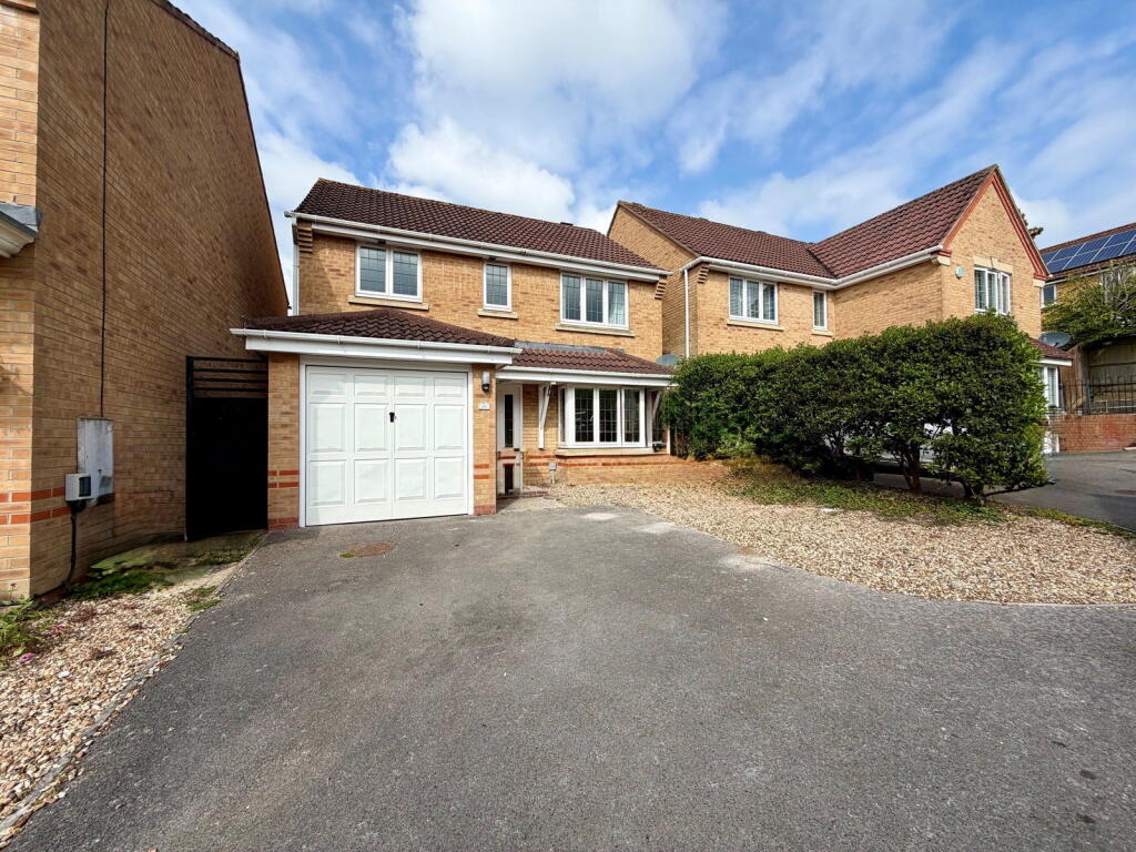 Main image of property: Mallow Gardens, Thatcham, RG18 4ES