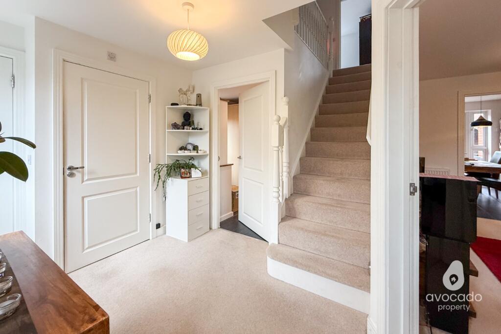 Tabby Drive, Three Mile Cross, RG7 photo 4