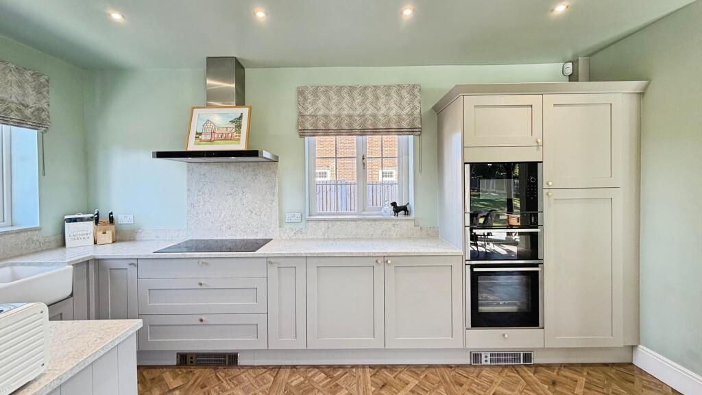 House in Wakefield, Hemsworth - View 2