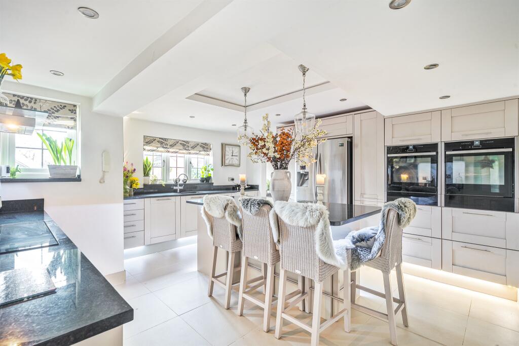 Terrace Road North, Binfield photo 3