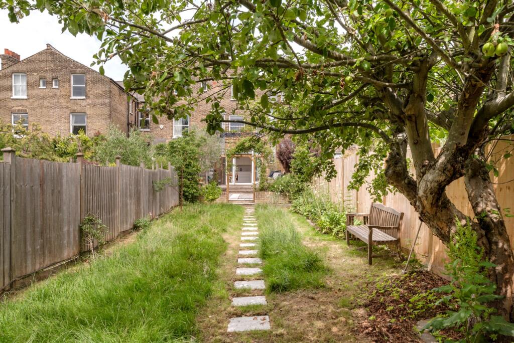 Apartment in London, Brondesbury Park, Brondesbury - View 4