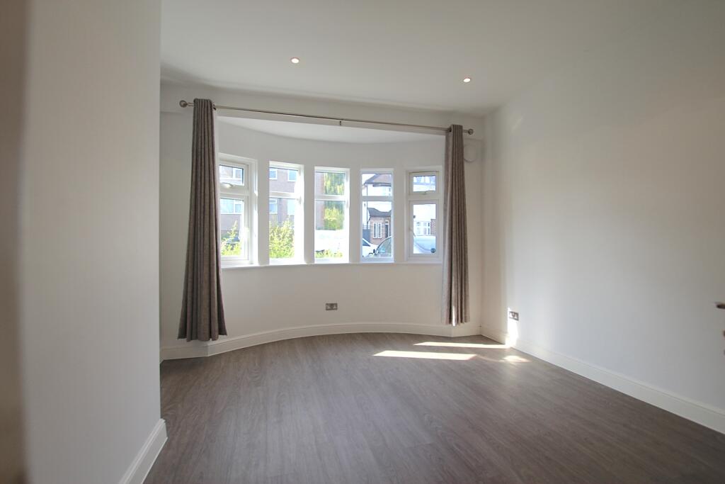 House in London, Southbury - View 5