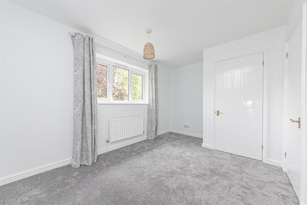 House in Wokingham, Emmbrook - View 6