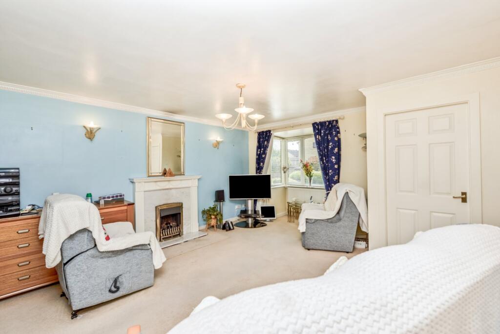 Teasel Close, Oakenshaw, BD12 photo 2