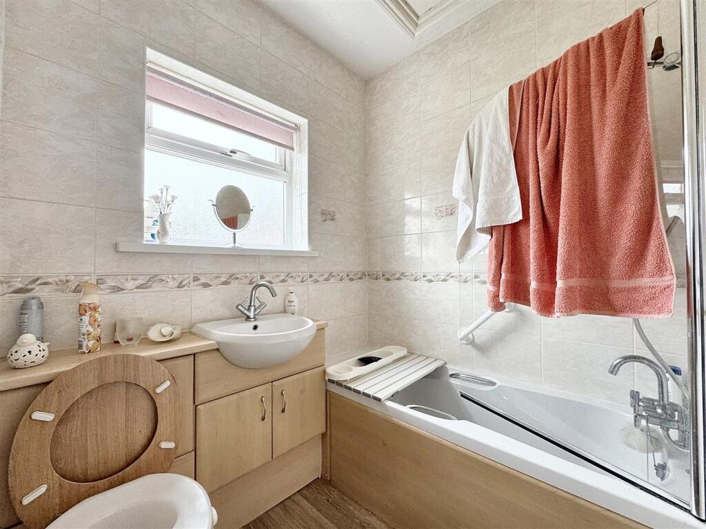 Additional image 10 of Lynton Road, Westfield