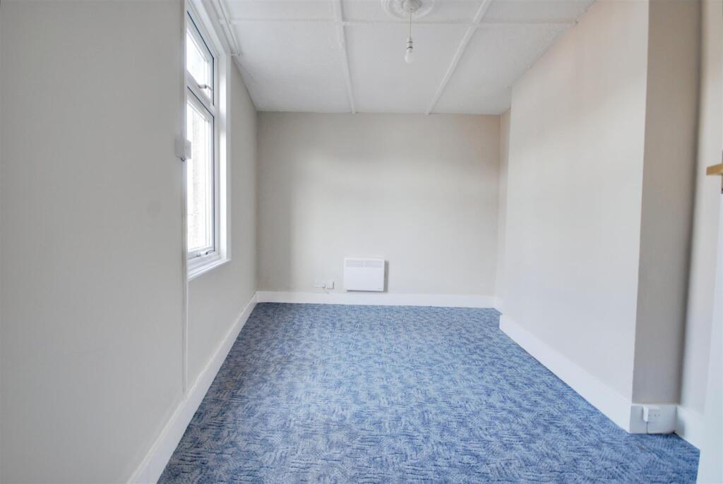 Apartment in Watford - View 4