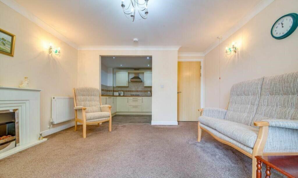 Apartment in Bassetlaw, Worksop - More